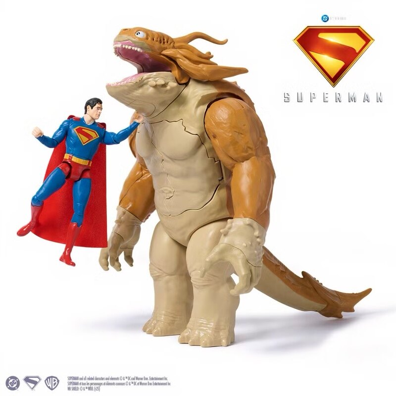 Figura de Superman contra monstruo Kaiju