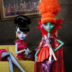 Monster High Skullector Beetlejuice Miss Argentina & The Magician's Asistant