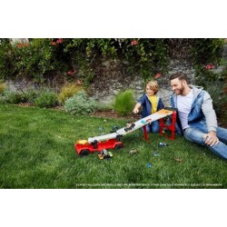 Hot Wheels Monster Trucks Trailer niñera con pista de obstáculos Hot Wheels Monster Trucks Trailer niñera con pista de obstáculos