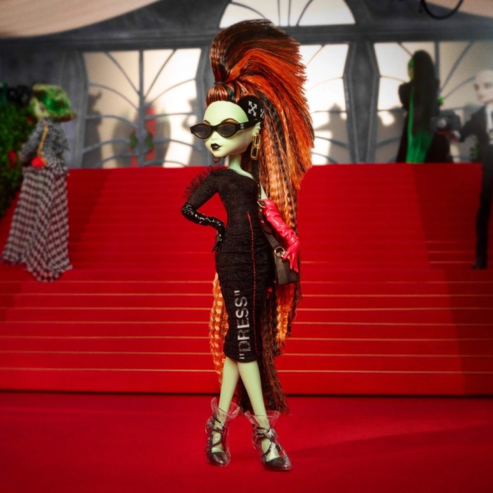 Monster High Off-White™ c/o Electra Melody