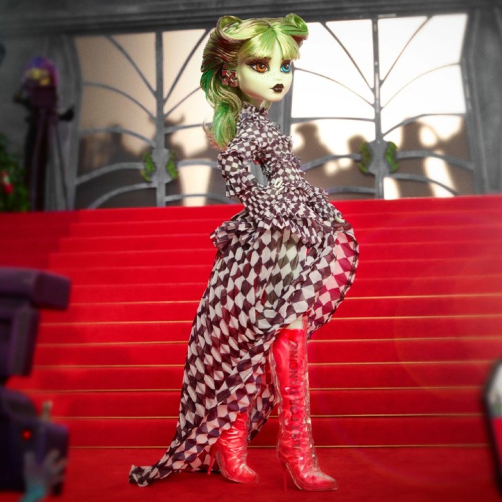 Monster High Off-White™ c/o Harmonie Ghoul