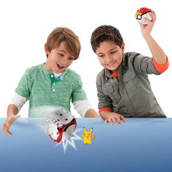 Pokémon 2 pokebolas y figuras