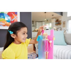 Barbie muñeca con muebles de baño FXG51