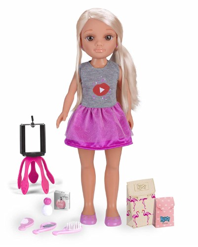 Nancy Un día como Youtuber 700014272